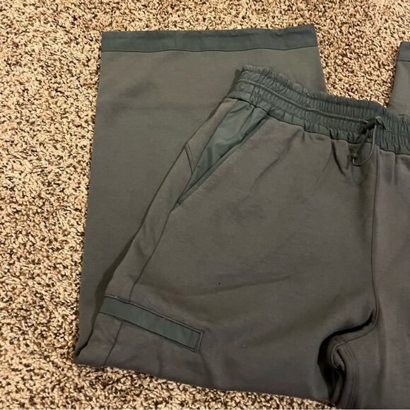 Athleta Triumph Hybrid Wide Crop - Picture 7 of 10